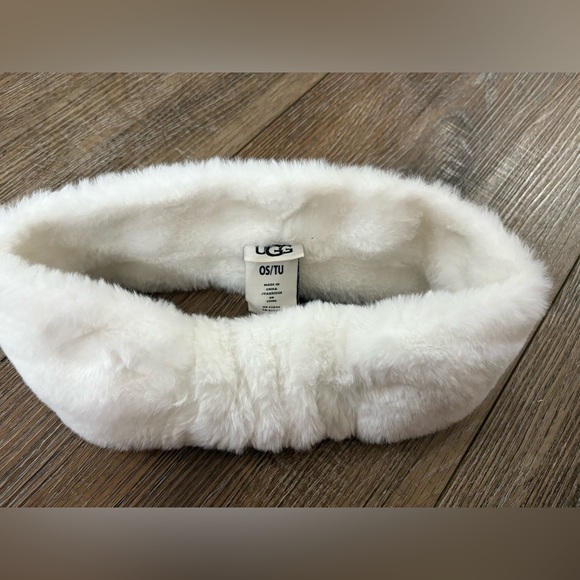 UGG White Fluffy headband new no tag - Picture 1 of 3